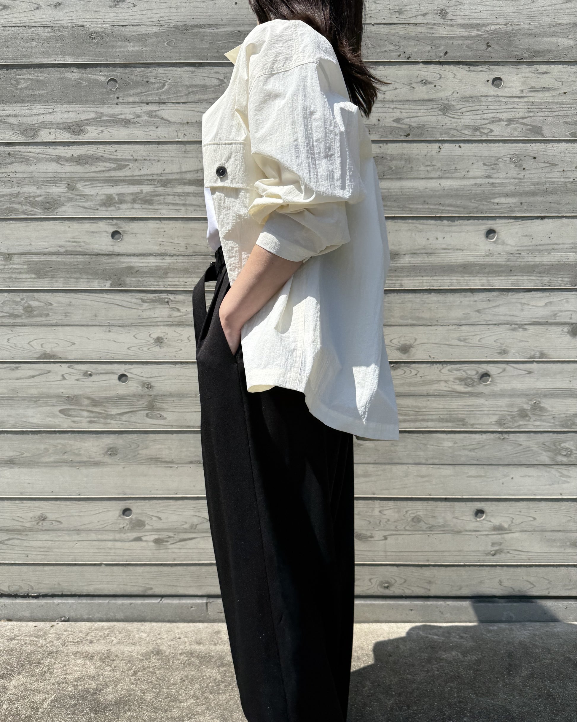 軽やかに羽織れる大人のシャツジャケット♪美しくしっかりした日本製♪４０代５０代コーデに♪白のシャツジャケット♪