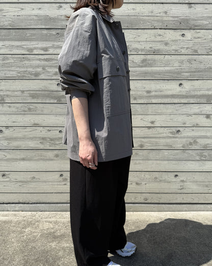 綺麗なグレーの大人シャツジャケット♪
日本製で美しい縫製です。３０代４０代５０代コーデ♪