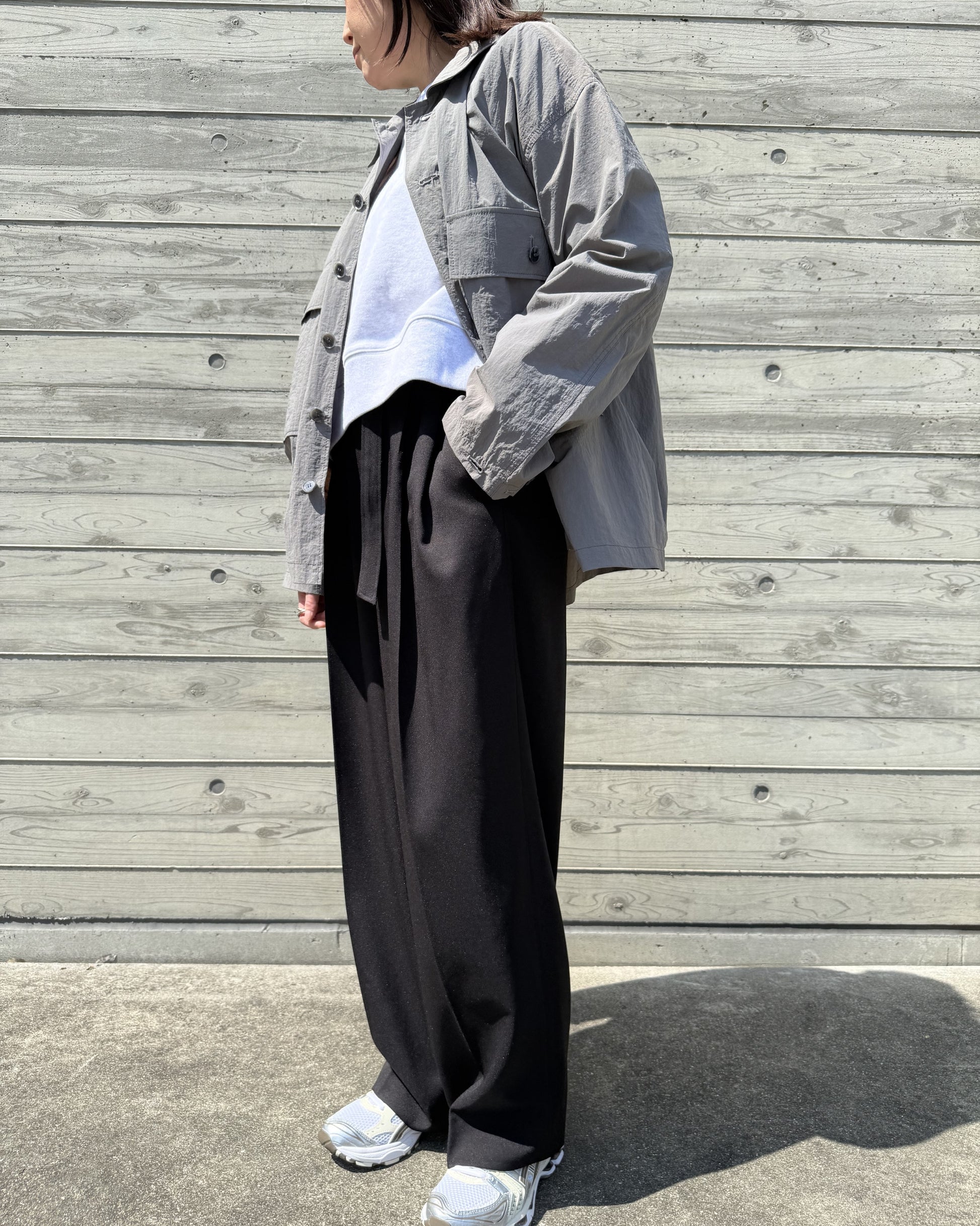 綺麗なグレーの大人シャツジャケット♪
日本製で美しい縫製です。３０代４０代５０代コーデ♪