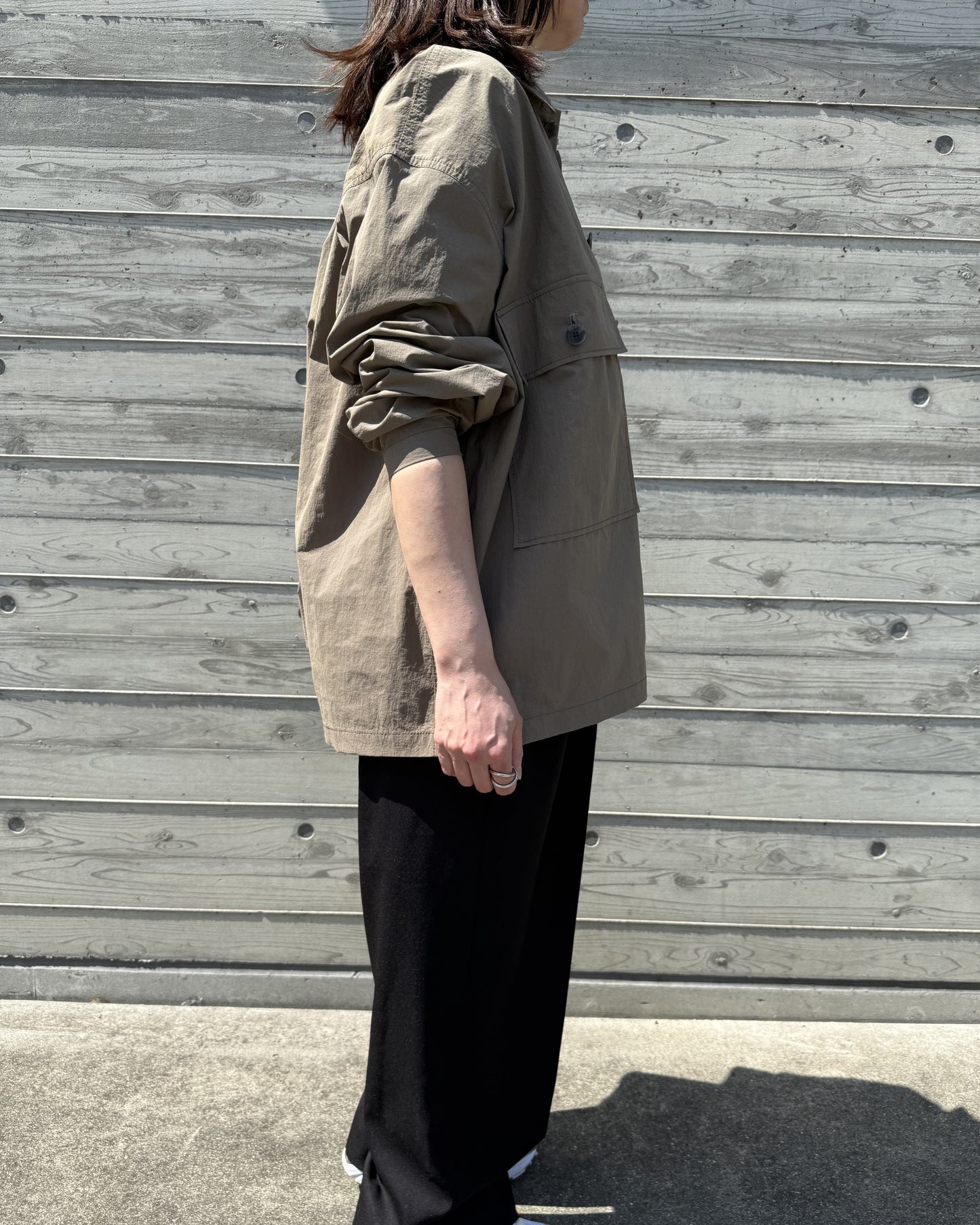 軽やかに羽織れる大人のシャツジャケット♪美しくしっかりした日本製♪４０代５０代コーデに♪モカ。
