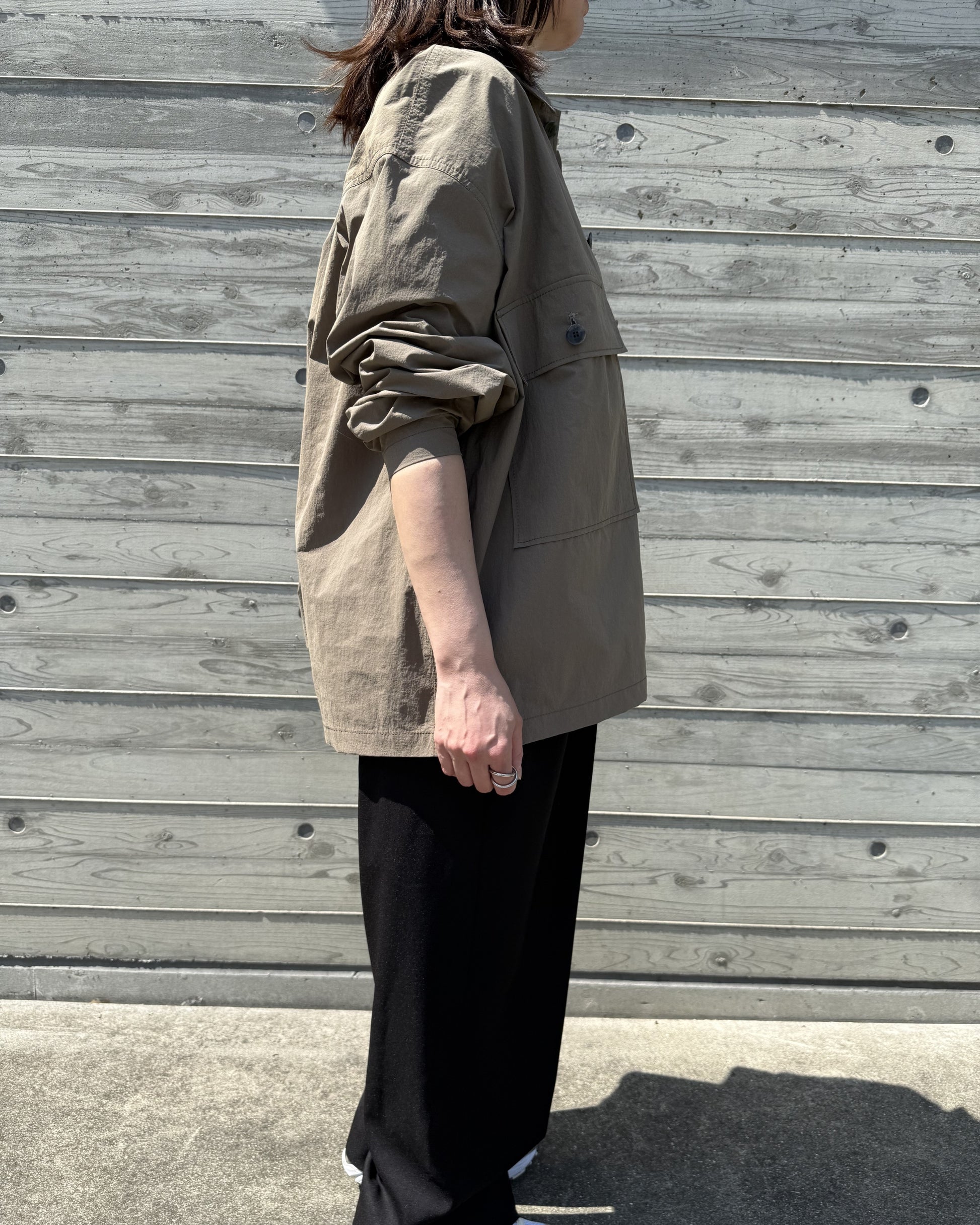 軽やかに羽織れる大人のシャツジャケット♪美しくしっかりした日本製♪４０代５０代コーデに♪モカ。