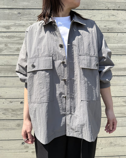 綺麗なグレーの大人シャツジャケット♪
日本製で美しい縫製です。３０代４０代５０代コーデ♪