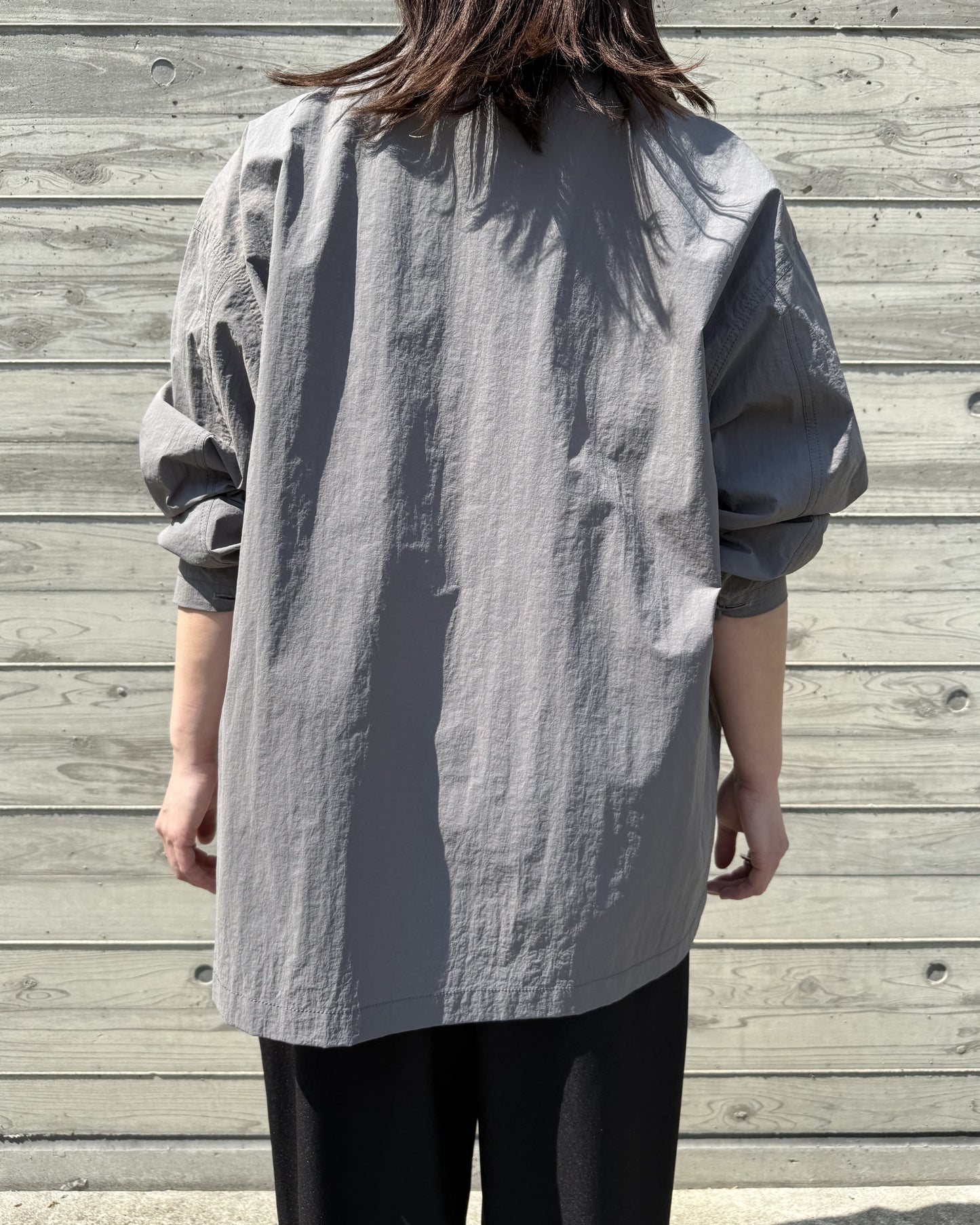 綺麗なグレーの大人シャツジャケット♪
日本製で美しい縫製です。３０代４０代５０代コーデ♪
